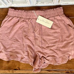 Allie Rose BNWT Size Medium Ruffle Shorts